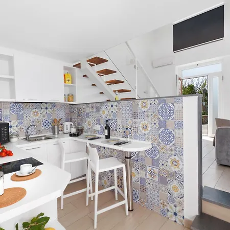 לינה וארוחת בוקר Eterea Charming 4*